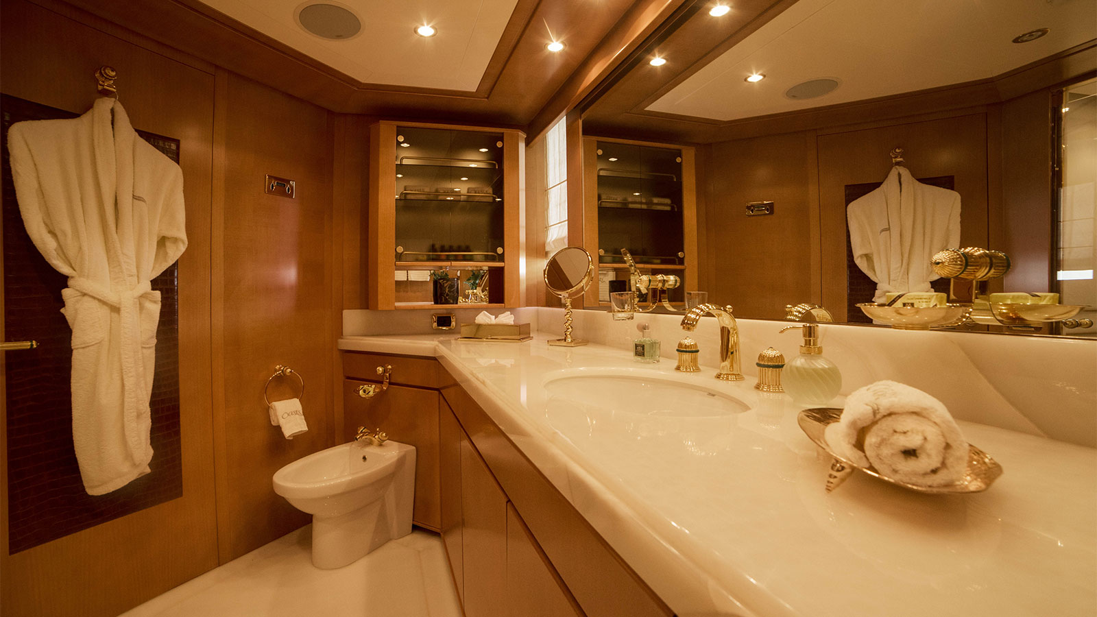 2006 ISA Oasis for charter (photo 15)