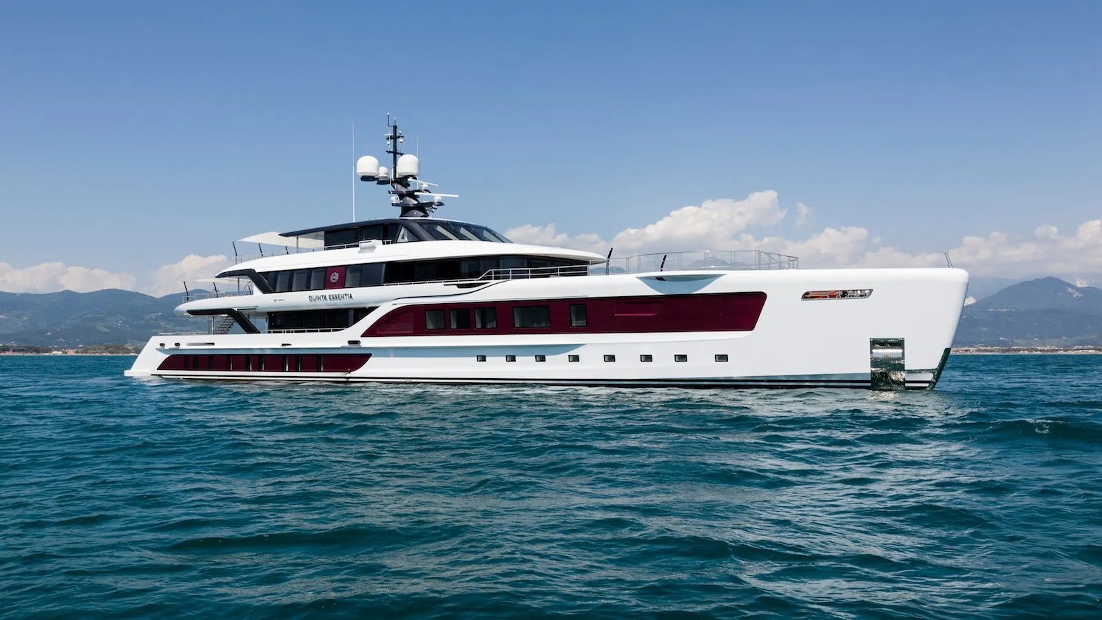 2016 Admiral Yachts Quinta Essentia zu chartern (photo 1)