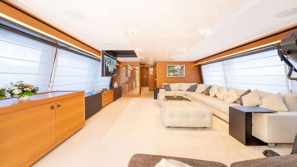 2018 Custom Line Navetta 28 à louer (photo 2)