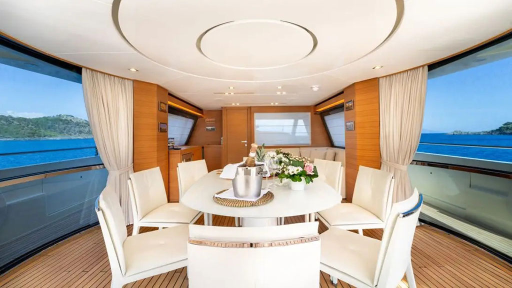 2018 Custom Line Navetta 28 à louer (photo 4)