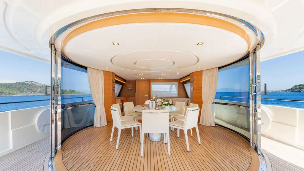 2018 Custom Line Navetta 28 à louer (photo 5)