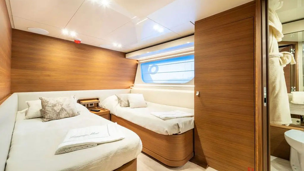 2018 Custom Line Navetta 28 à louer (photo 11)