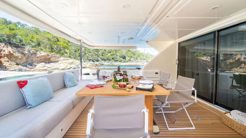 2018 Custom Line Navetta 28 à louer (photo 15)