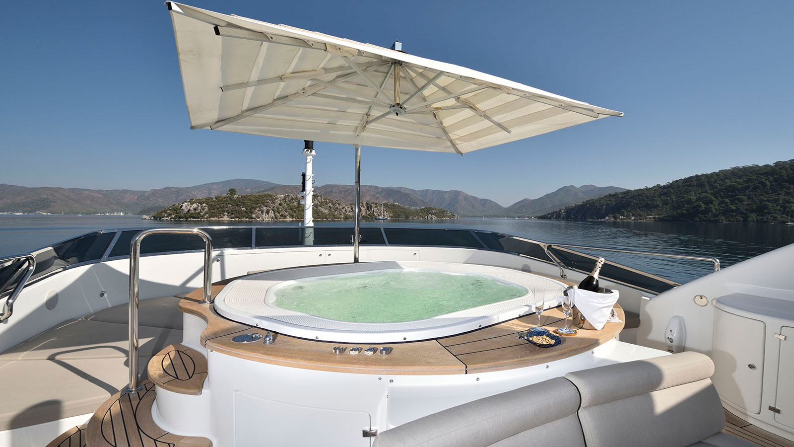 2008 Benetti Quest R à louer (photo 17)