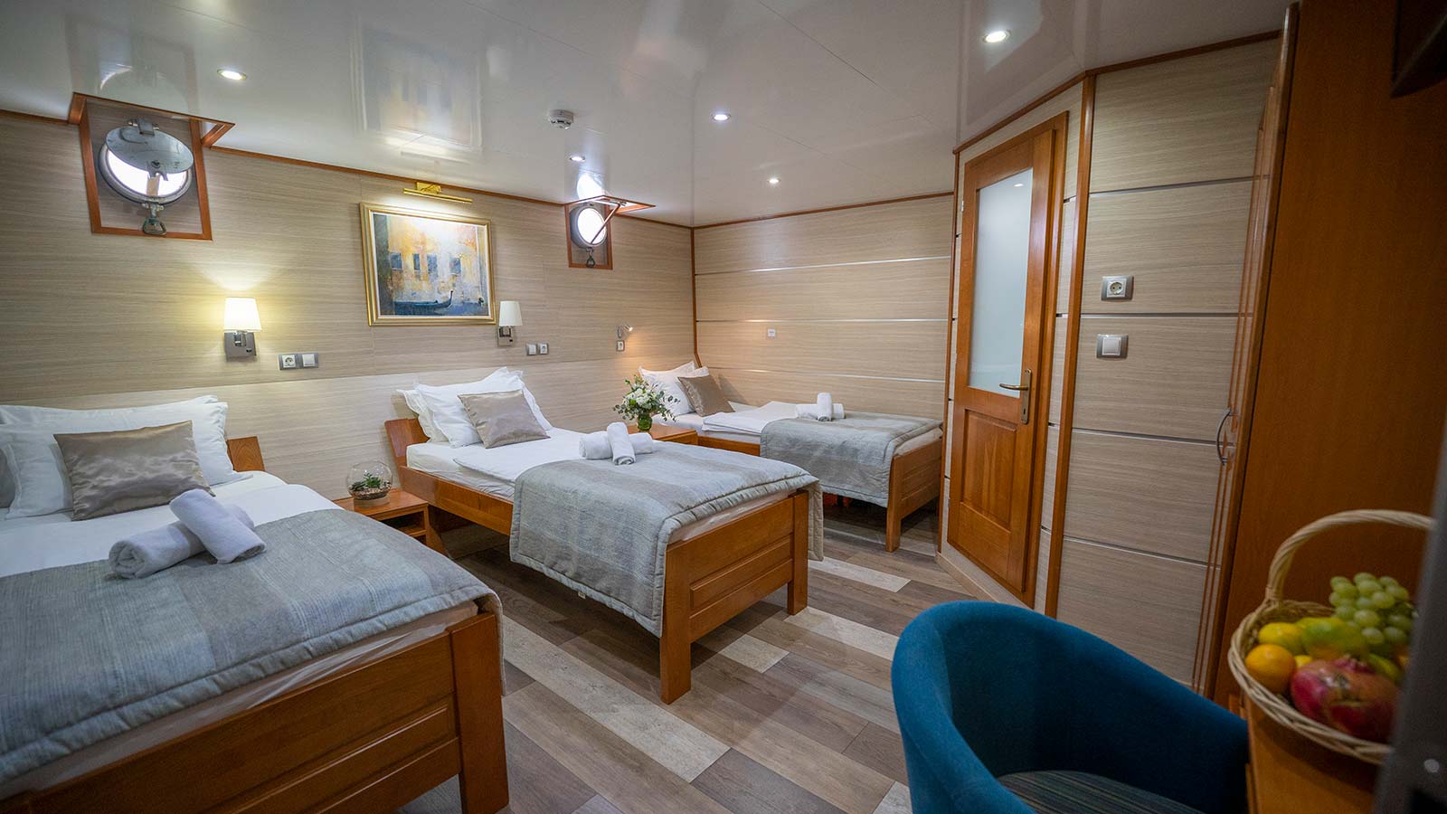 2016 Custom Built Karizma for charter (photo 7)