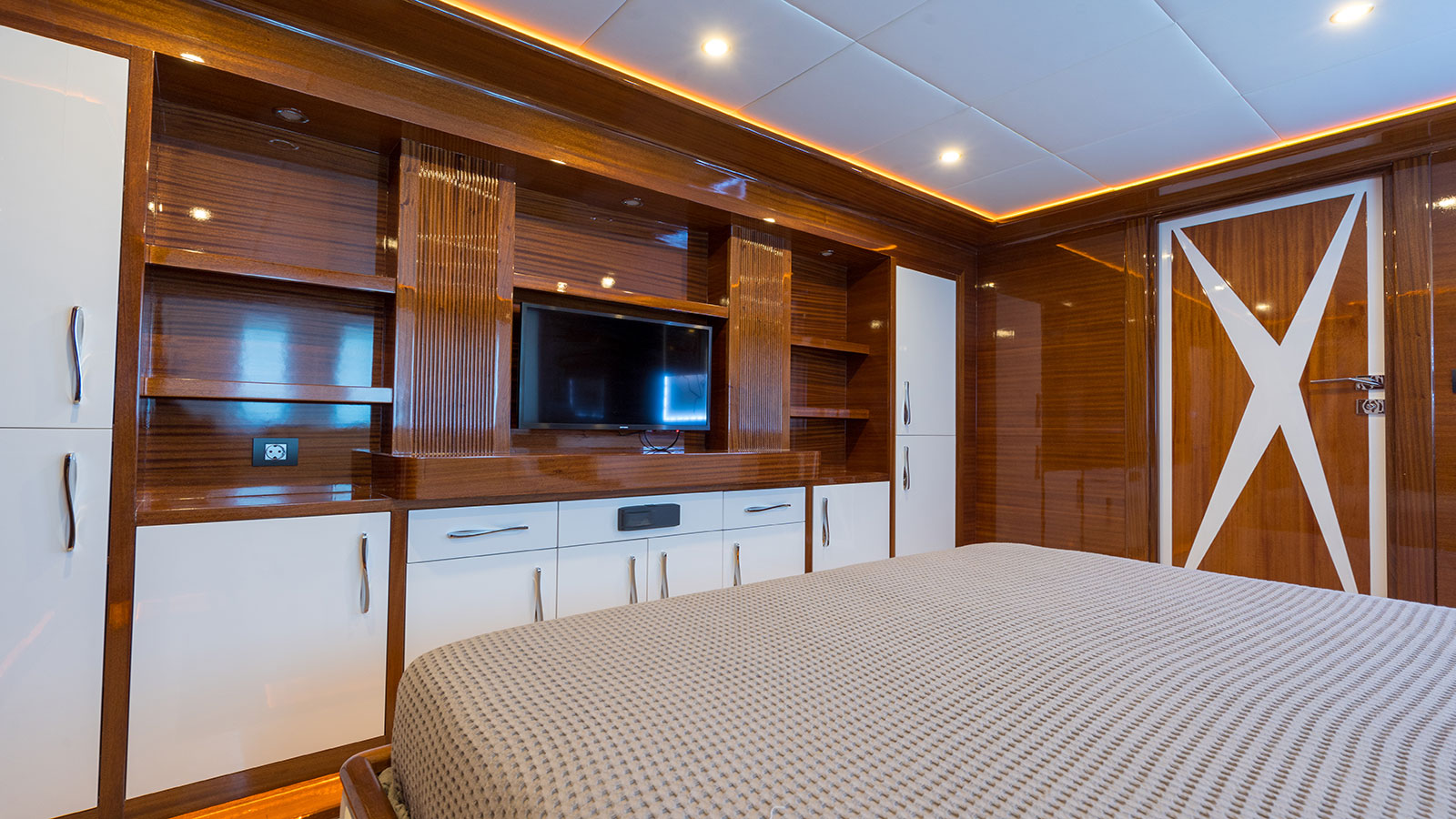 2021 Custom Built Long Island zu chartern (photo 16)