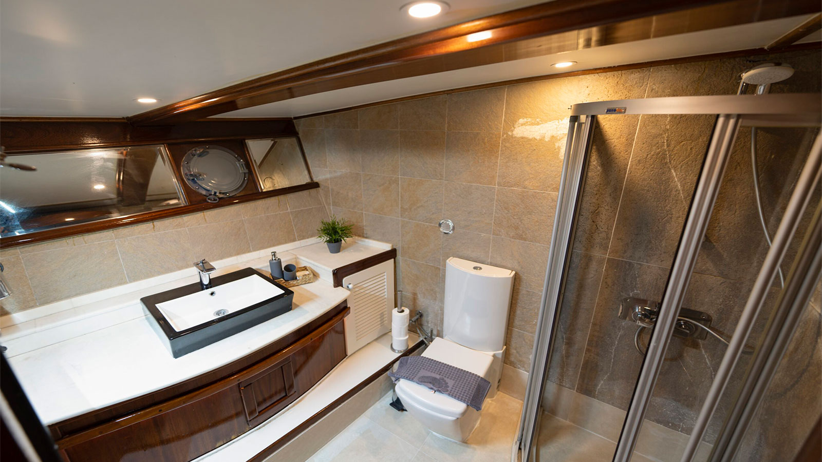 2008 Custom Built Nautilus a noleggio (photo 11)