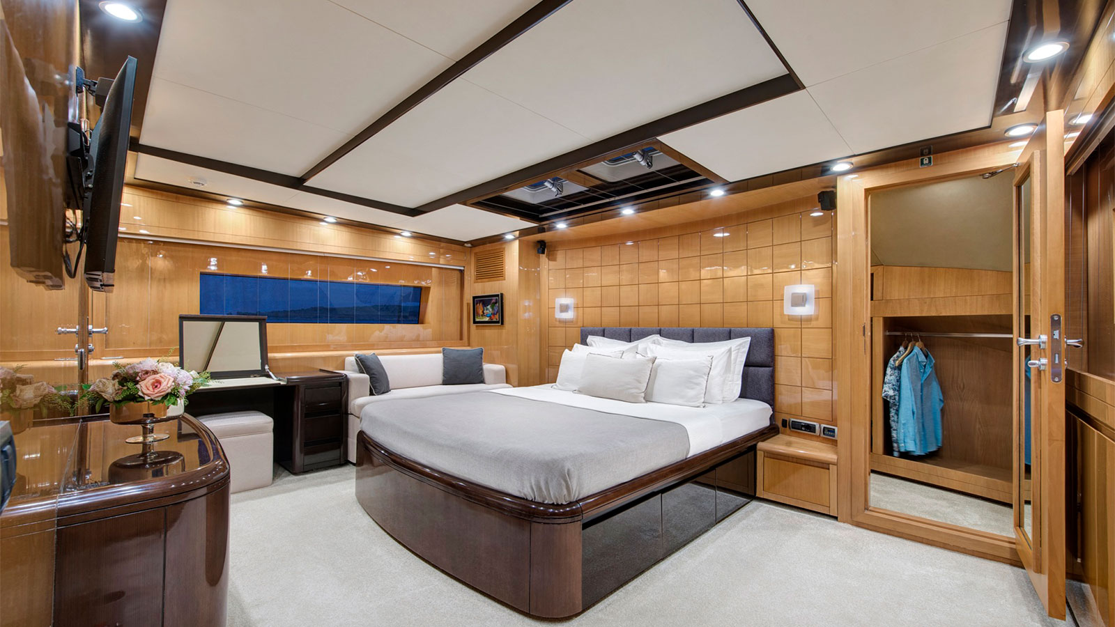2009 Dragos Yachts Go for charter (photo 12)