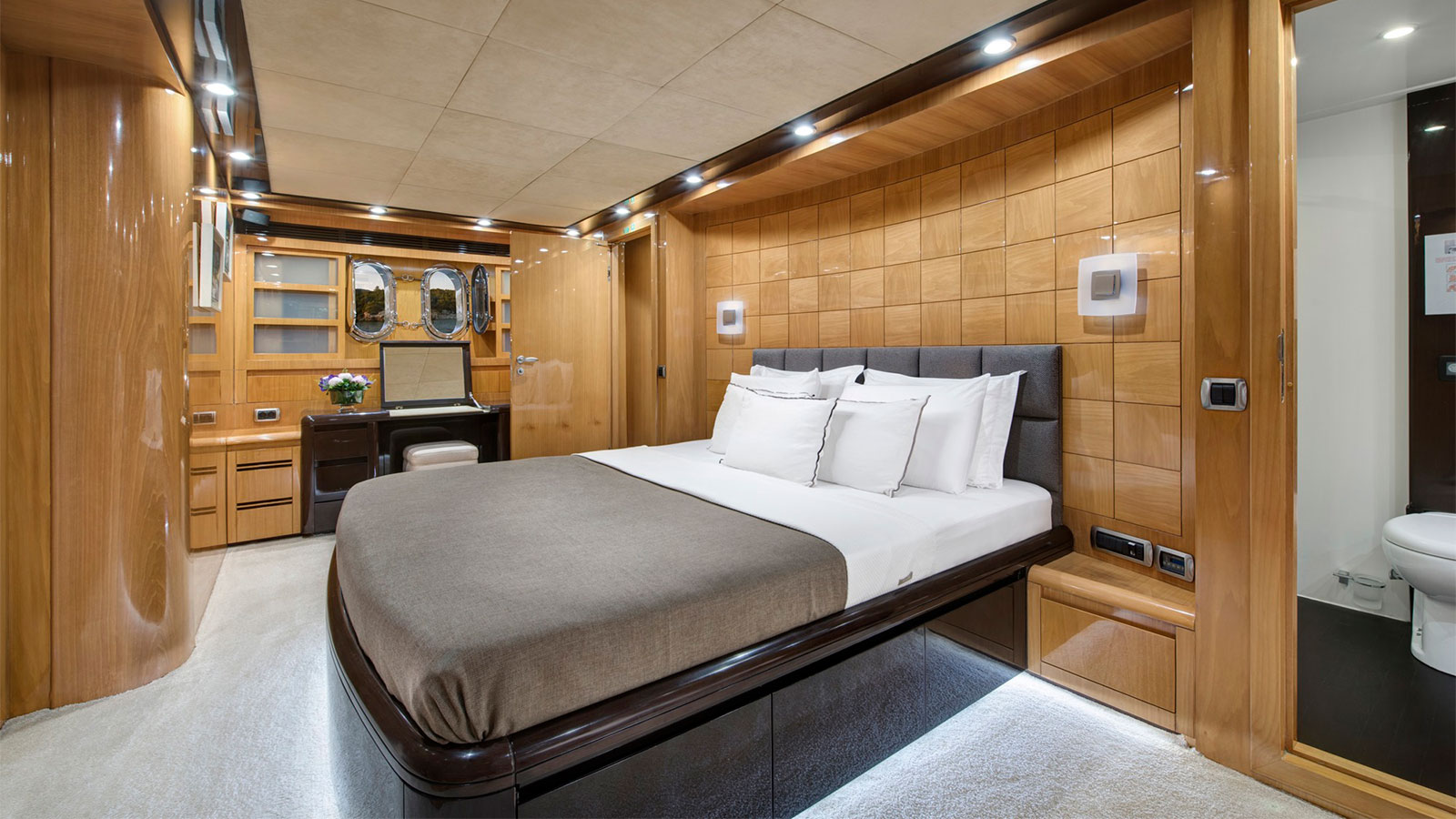 2009 Dragos Yachts Go for charter (photo 14)