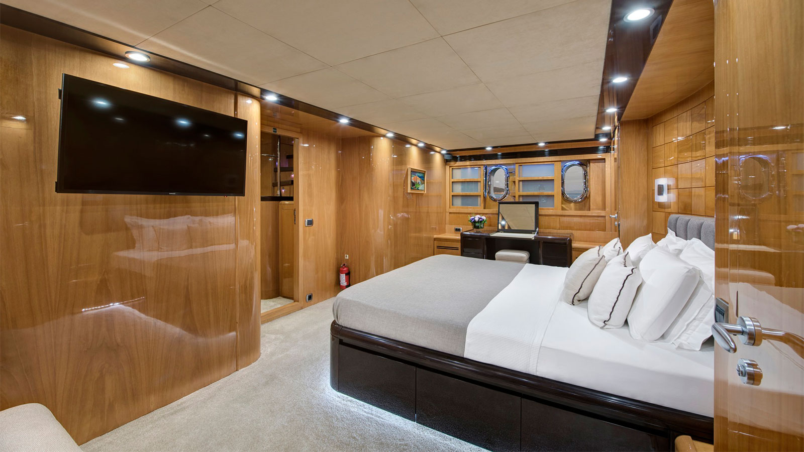 2009 Dragos Yachts Go for charter (photo 16)