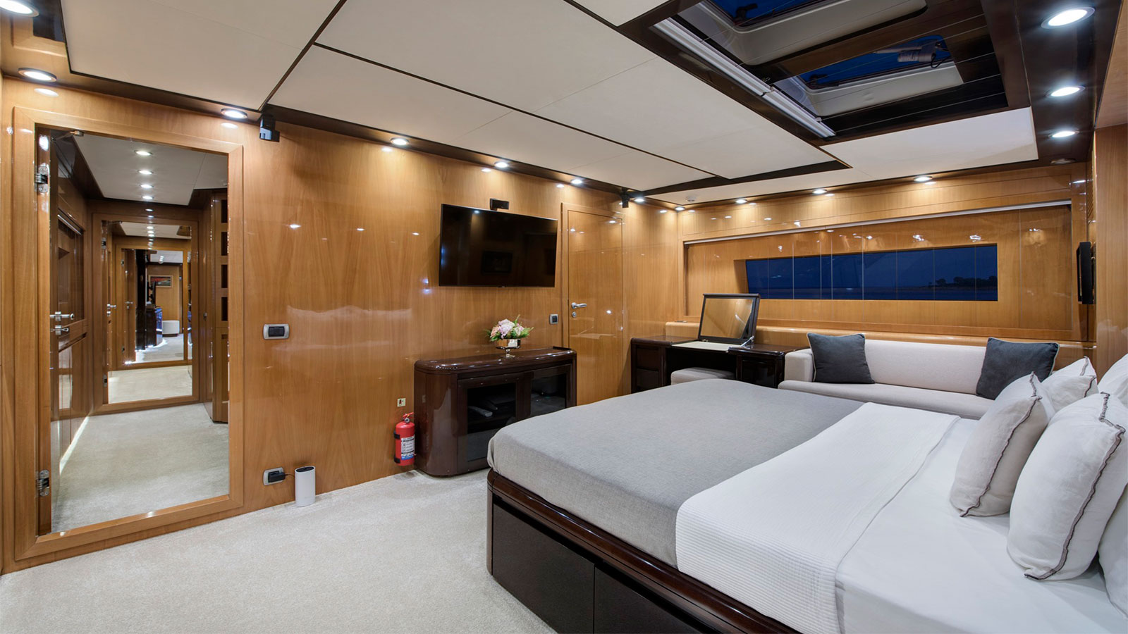 2009 Dragos Yachts Go for charter (photo 17)