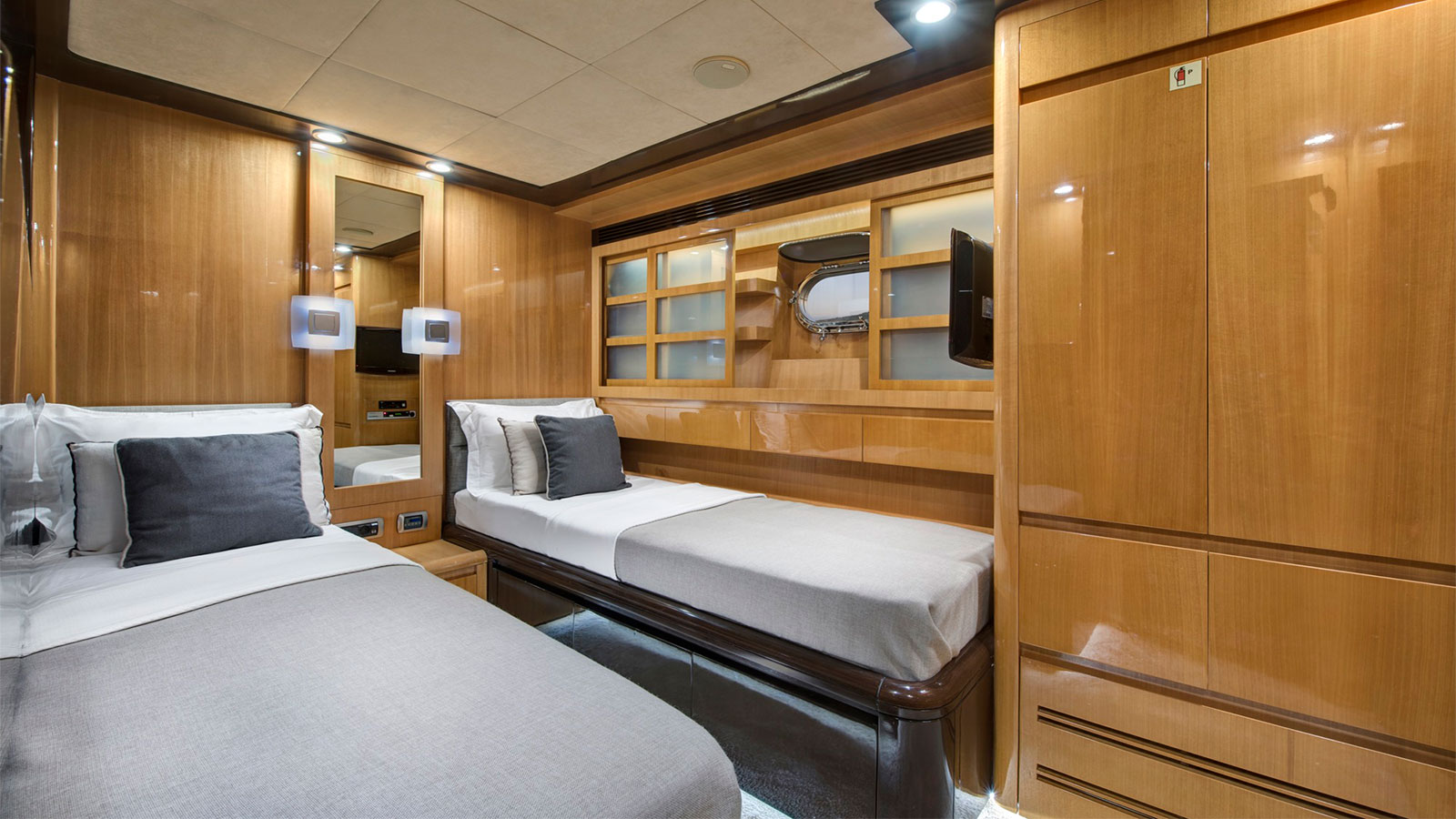 2009 Dragos Yachts Go for charter (photo 18)