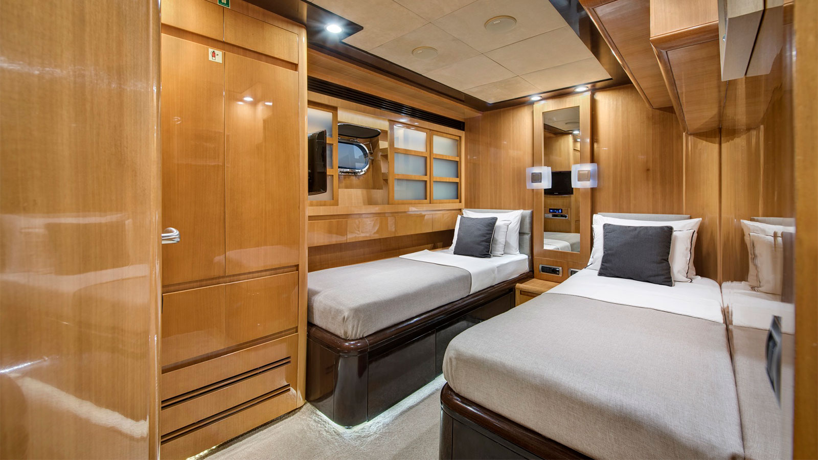 2009 Dragos Yachts Go for charter (photo 20)