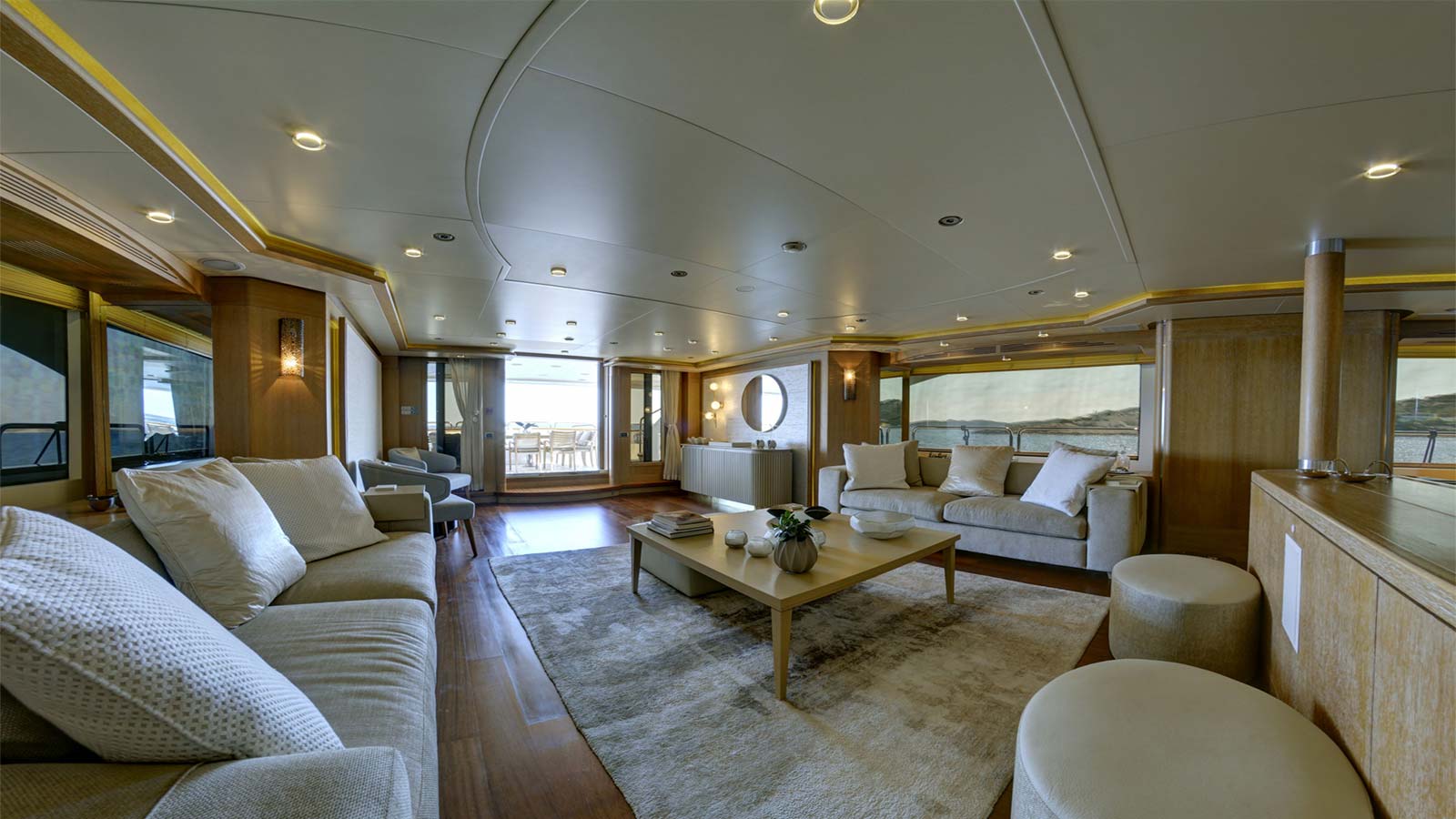 2006 Benetti Grande Amore for charter (photo 2)