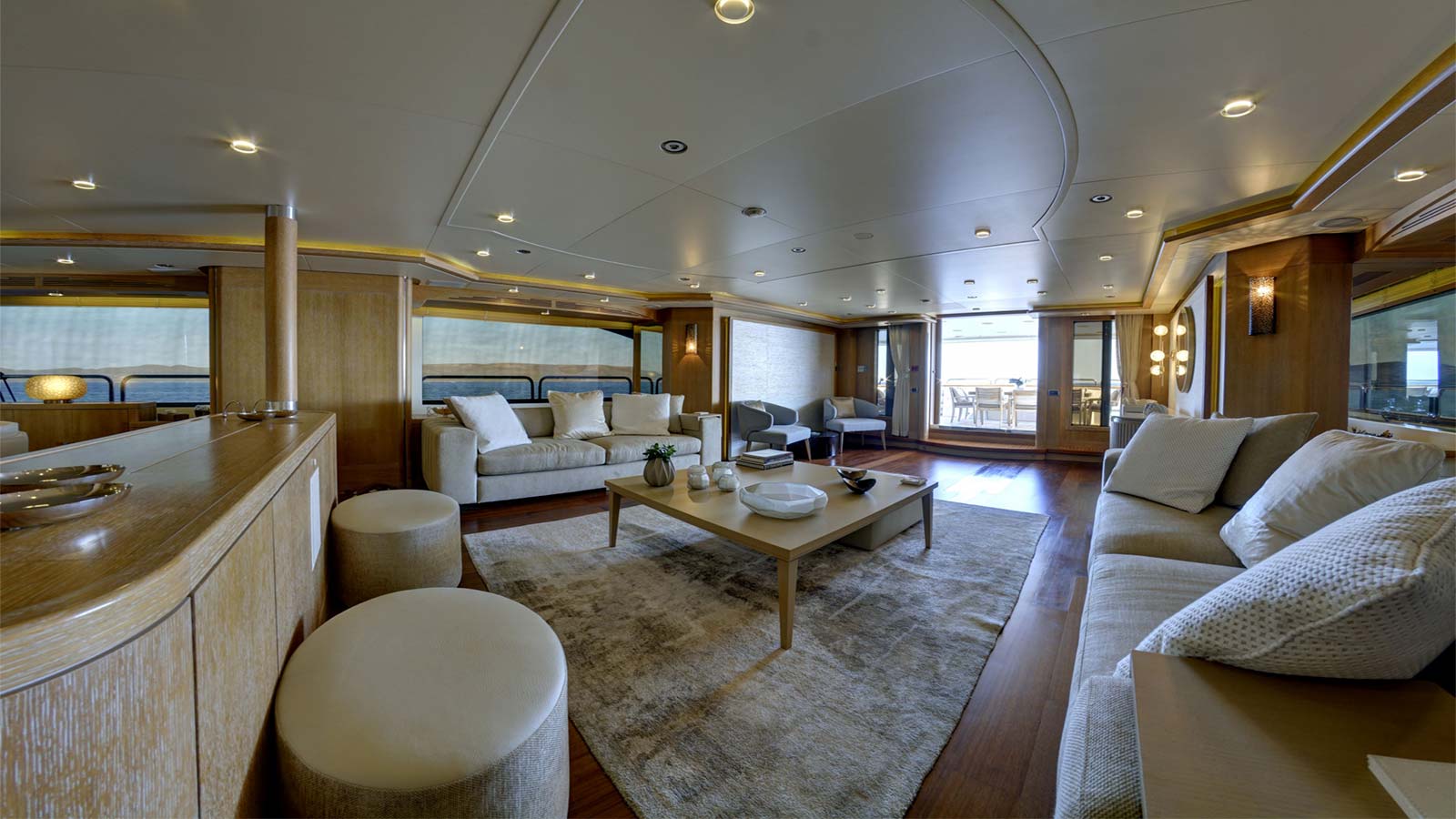 2006 Benetti Grande Amore for charter (photo 3)