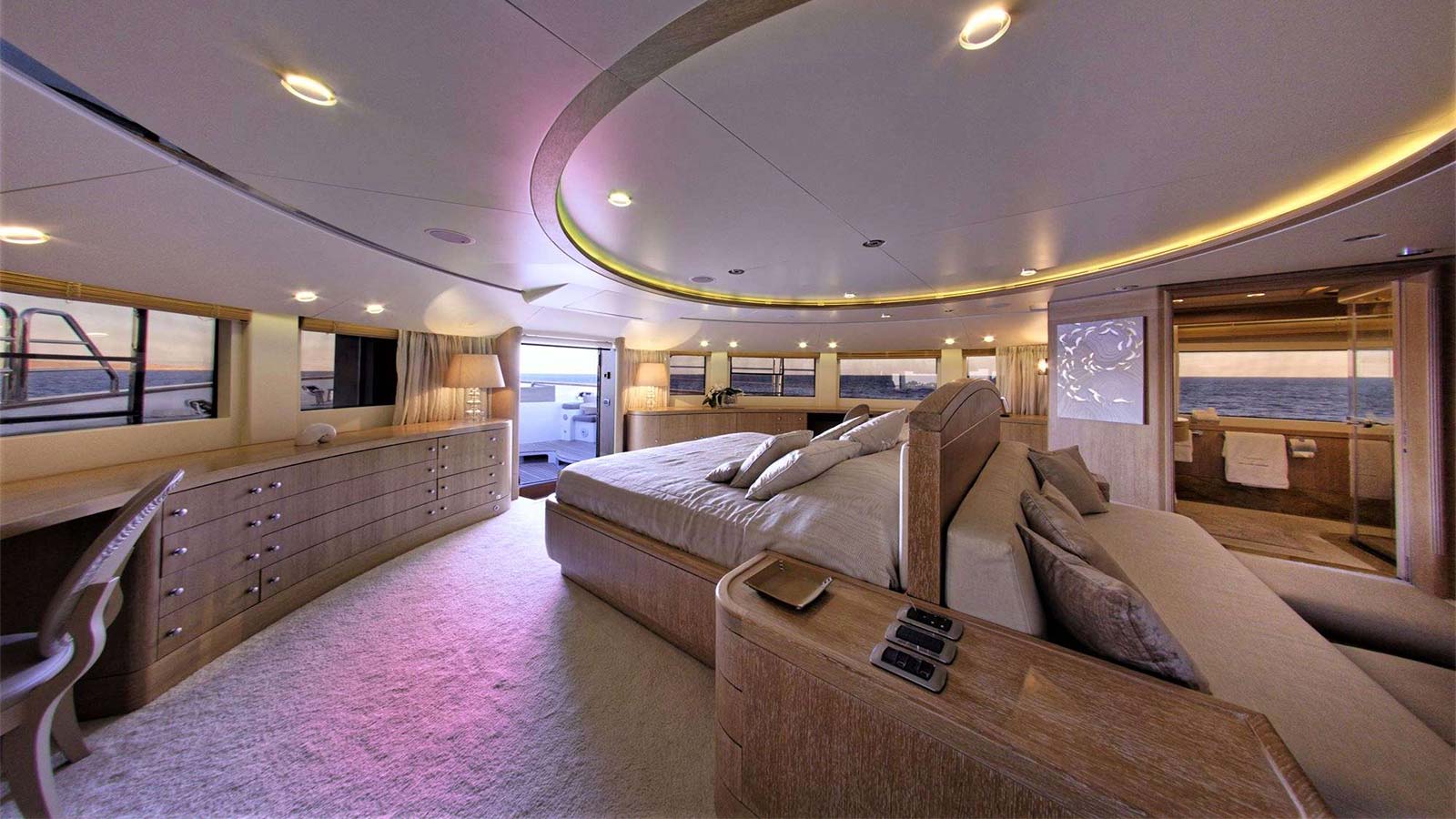 2006 Benetti Grande Amore for charter (photo 9)