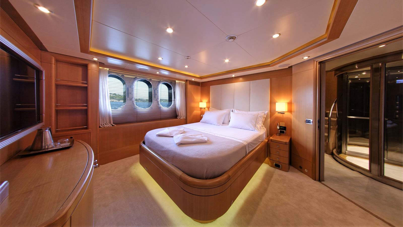 2006 Benetti Grande Amore for charter (photo 11)