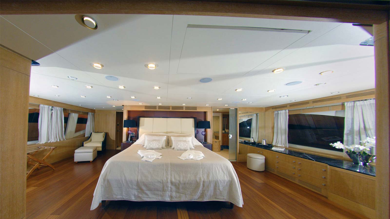 2006 Benetti Grande Amore for charter (photo 12)