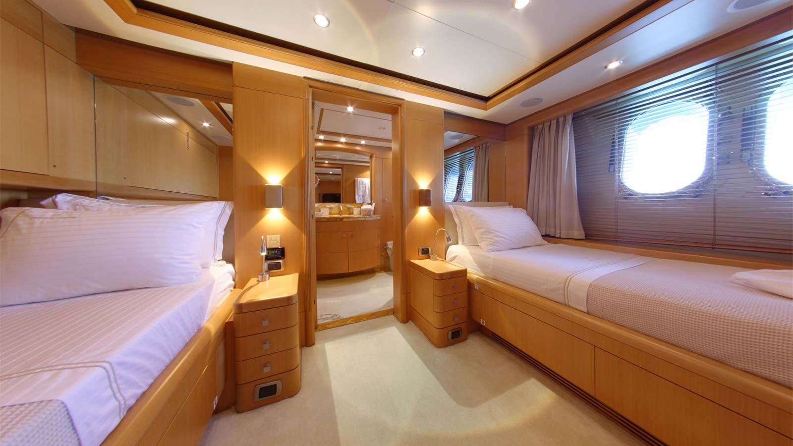 2006 Benetti Grande Amore for charter (photo 16)