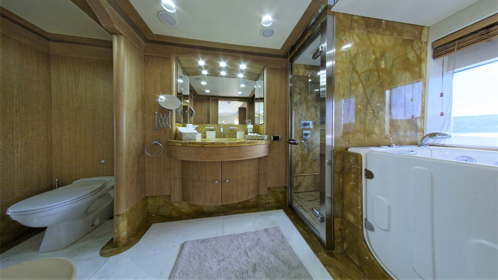 2006 Benetti Grande Amore for charter (photo 18)