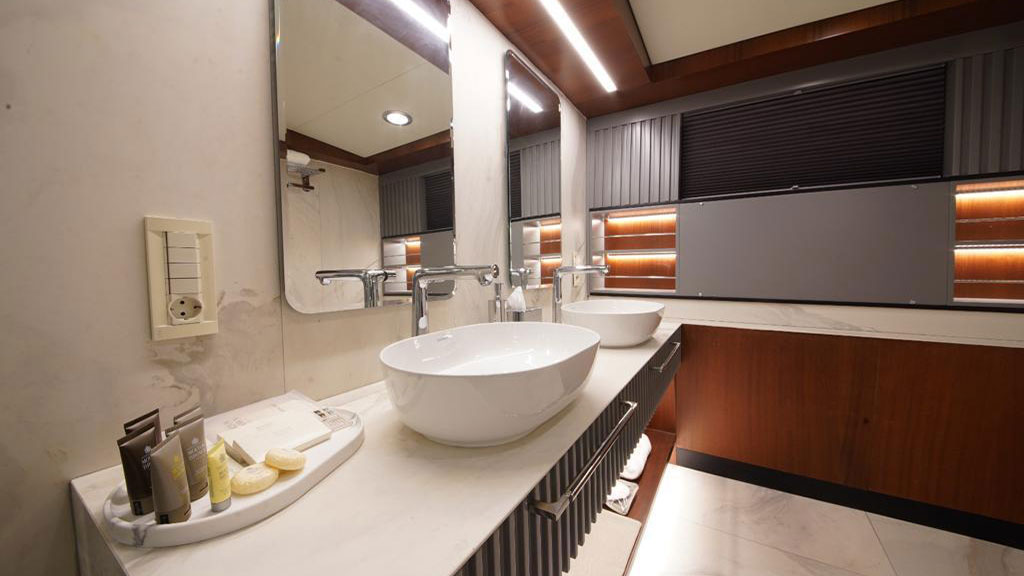 2008 Custom Built Mare Nostrum na czarter (photo 12)