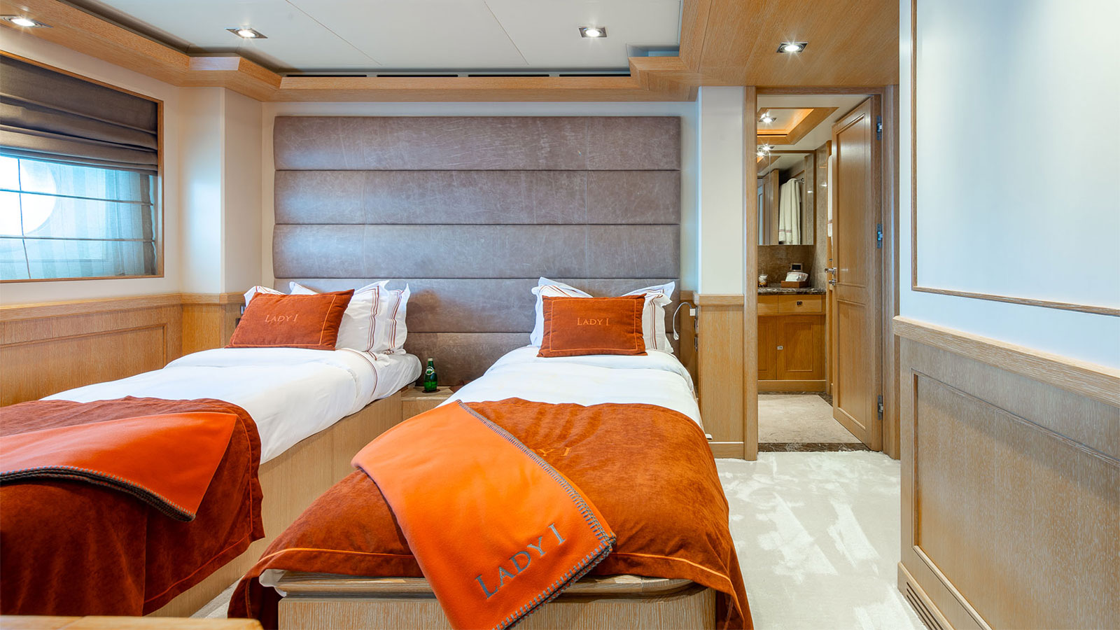 2008 CRN Ancona Lady I for charter (photo 9)