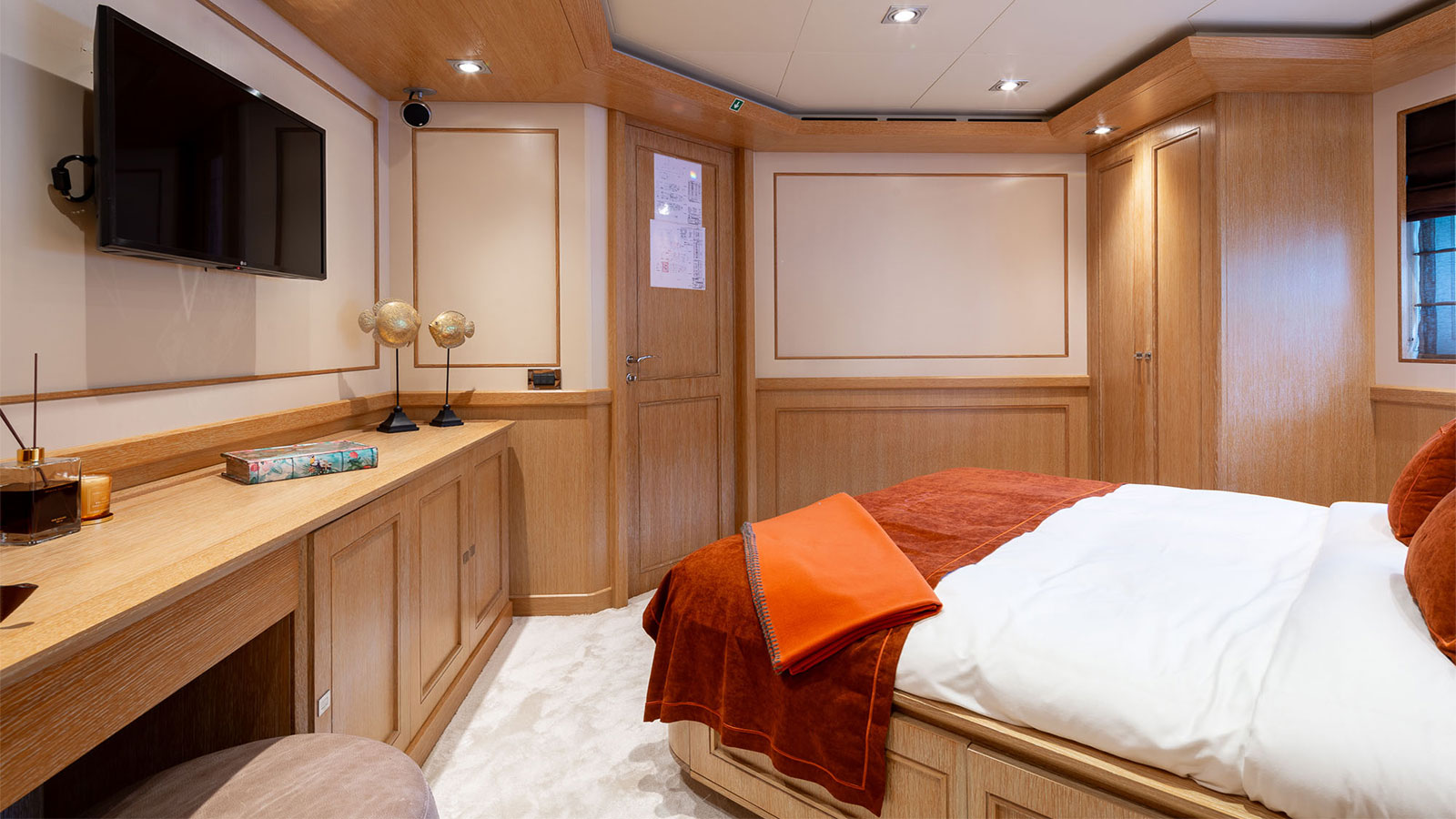 2008 CRN Ancona Lady I for charter (photo 12)