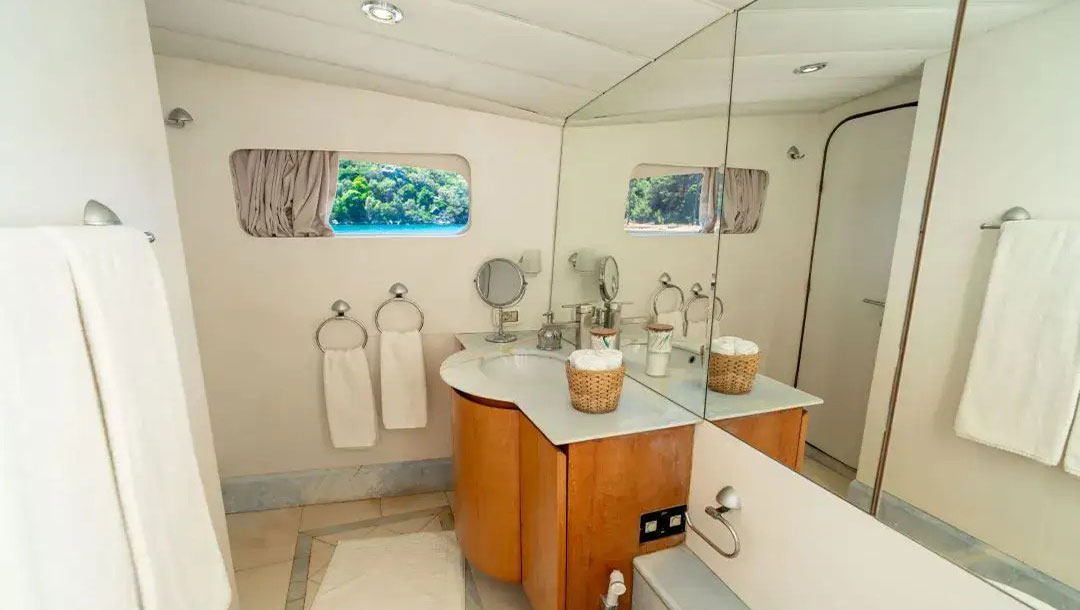 1997 Ses Yachts Blues for charter (photo 17)