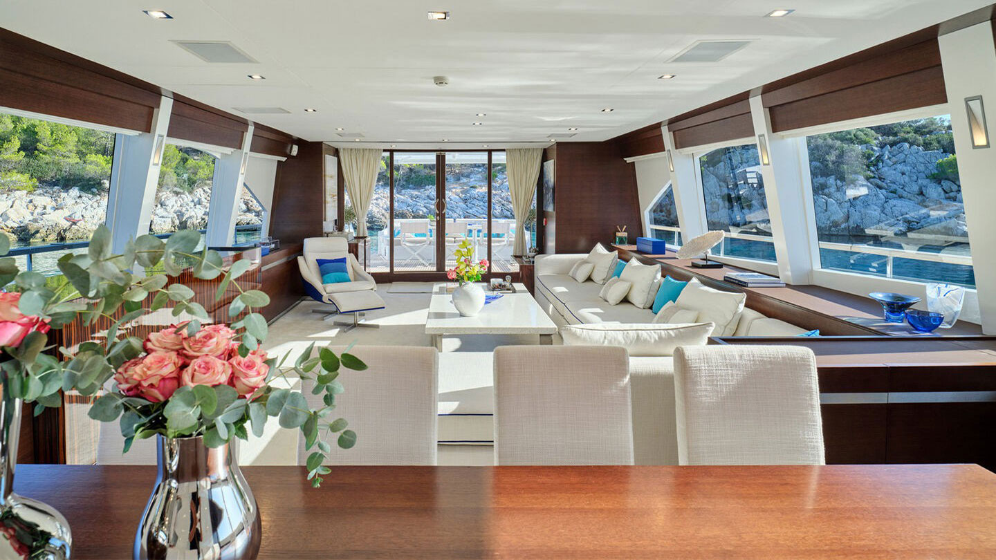 2009 Couach Yachts Hakuna Matata for charter (photo 5)