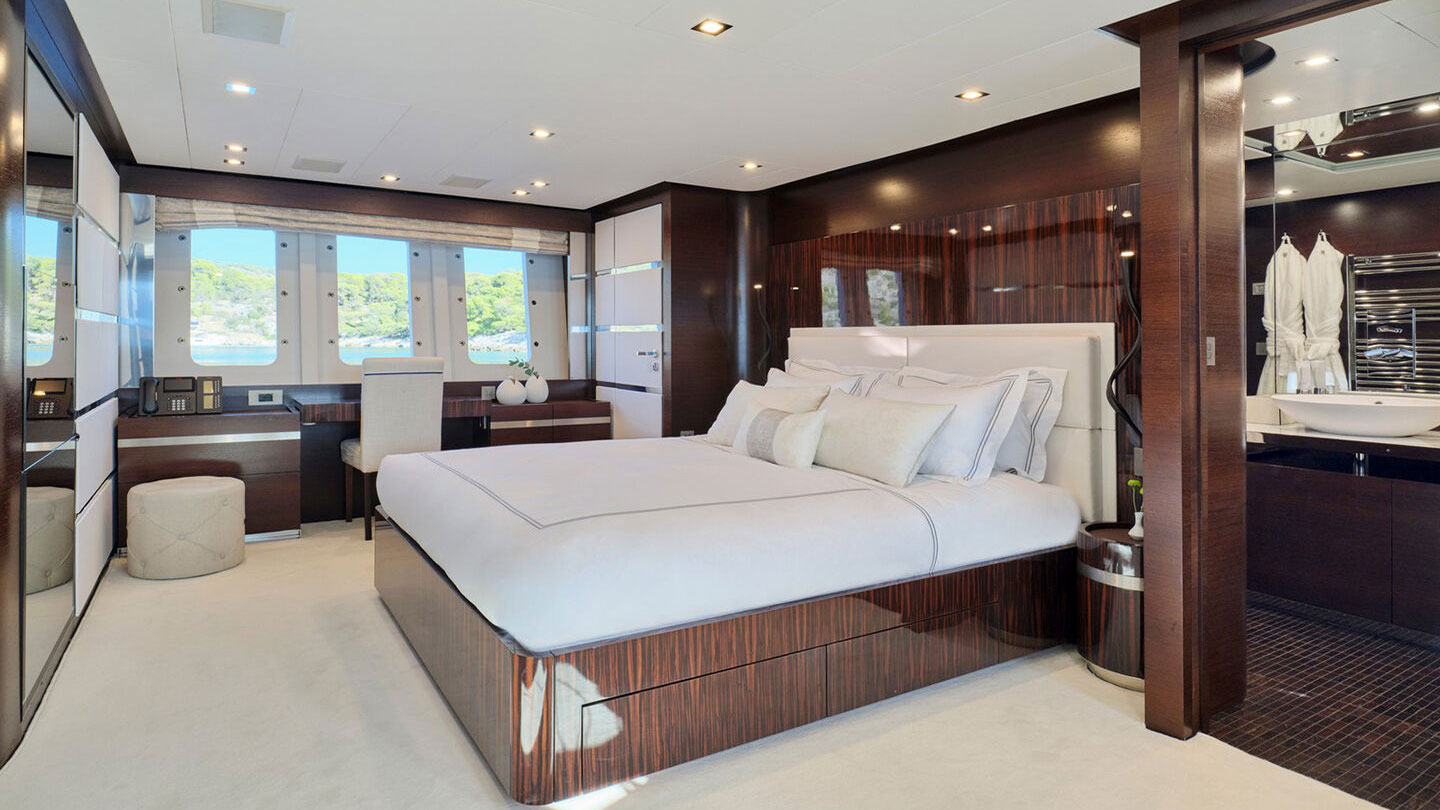 2009 Couach Yachts Hakuna Matata for charter (photo 7)