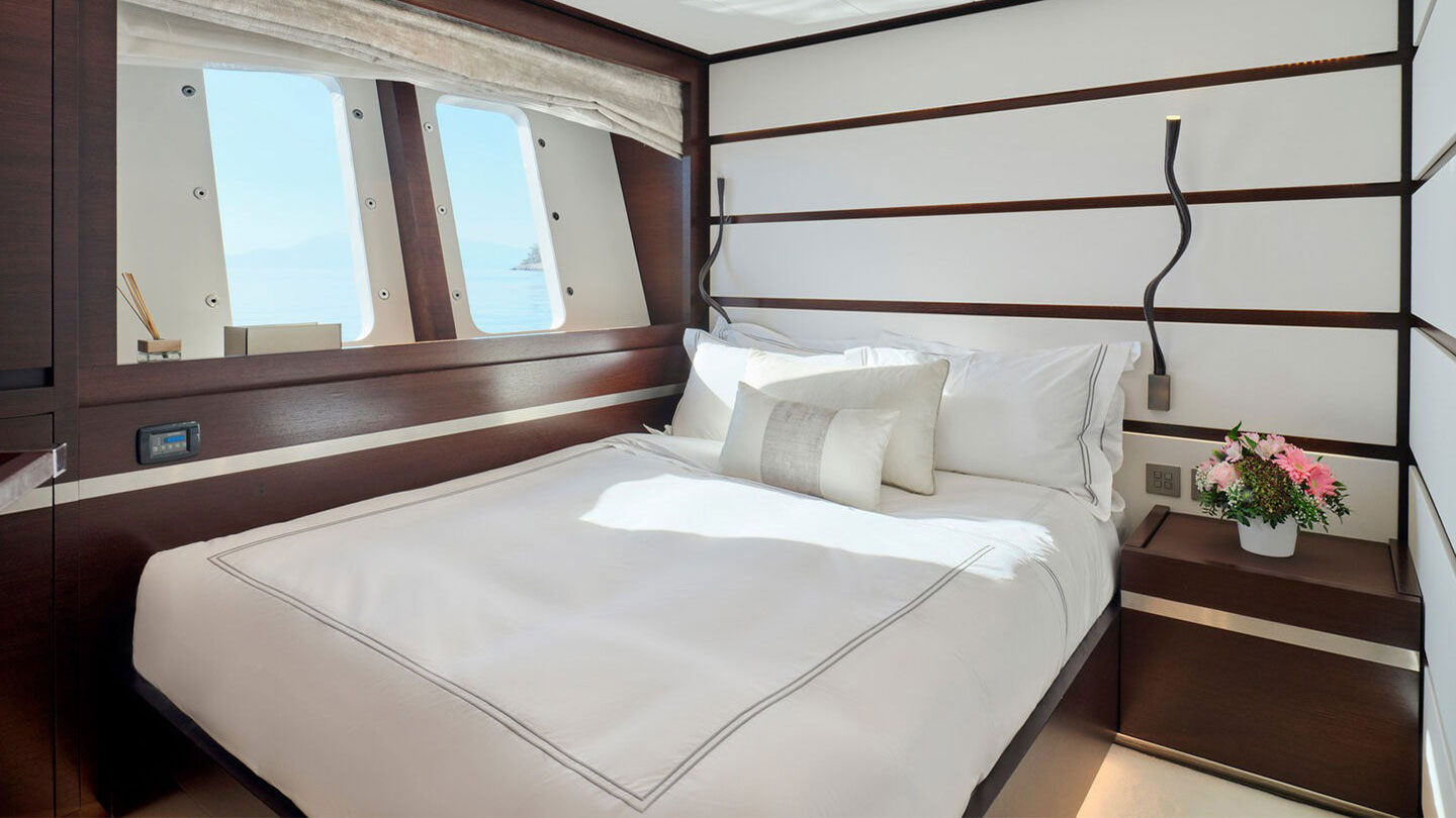 2009 Couach Yachts Hakuna Matata for charter (photo 10)