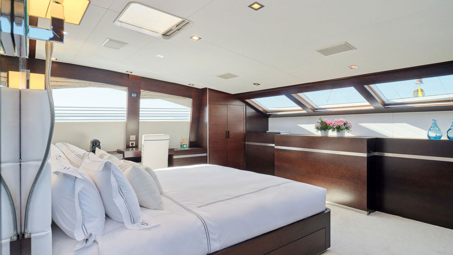 2009 Couach Yachts Hakuna Matata for charter (photo 9)