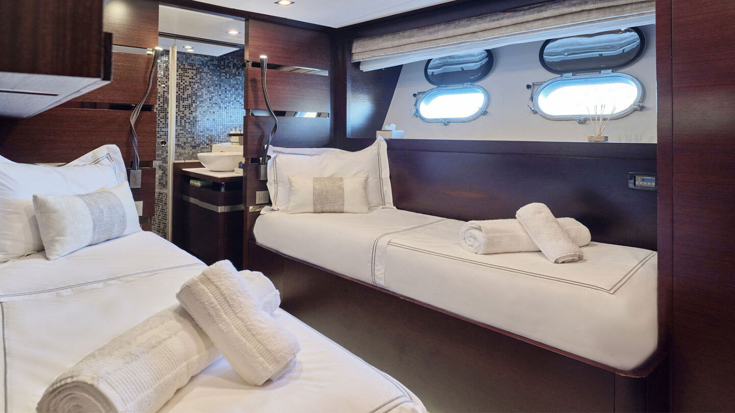 2009 Couach Yachts Hakuna Matata for charter (photo 11)