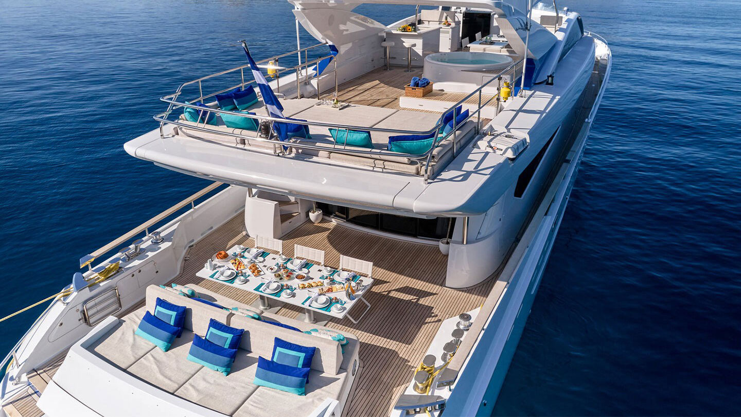 2009 Couach Yachts Hakuna Matata for charter (photo 14)