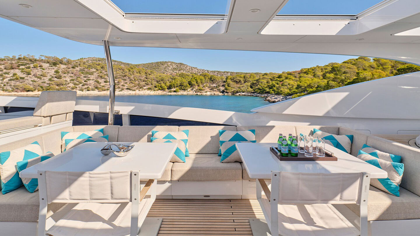 2009 Couach Yachts Hakuna Matata for charter (photo 16)