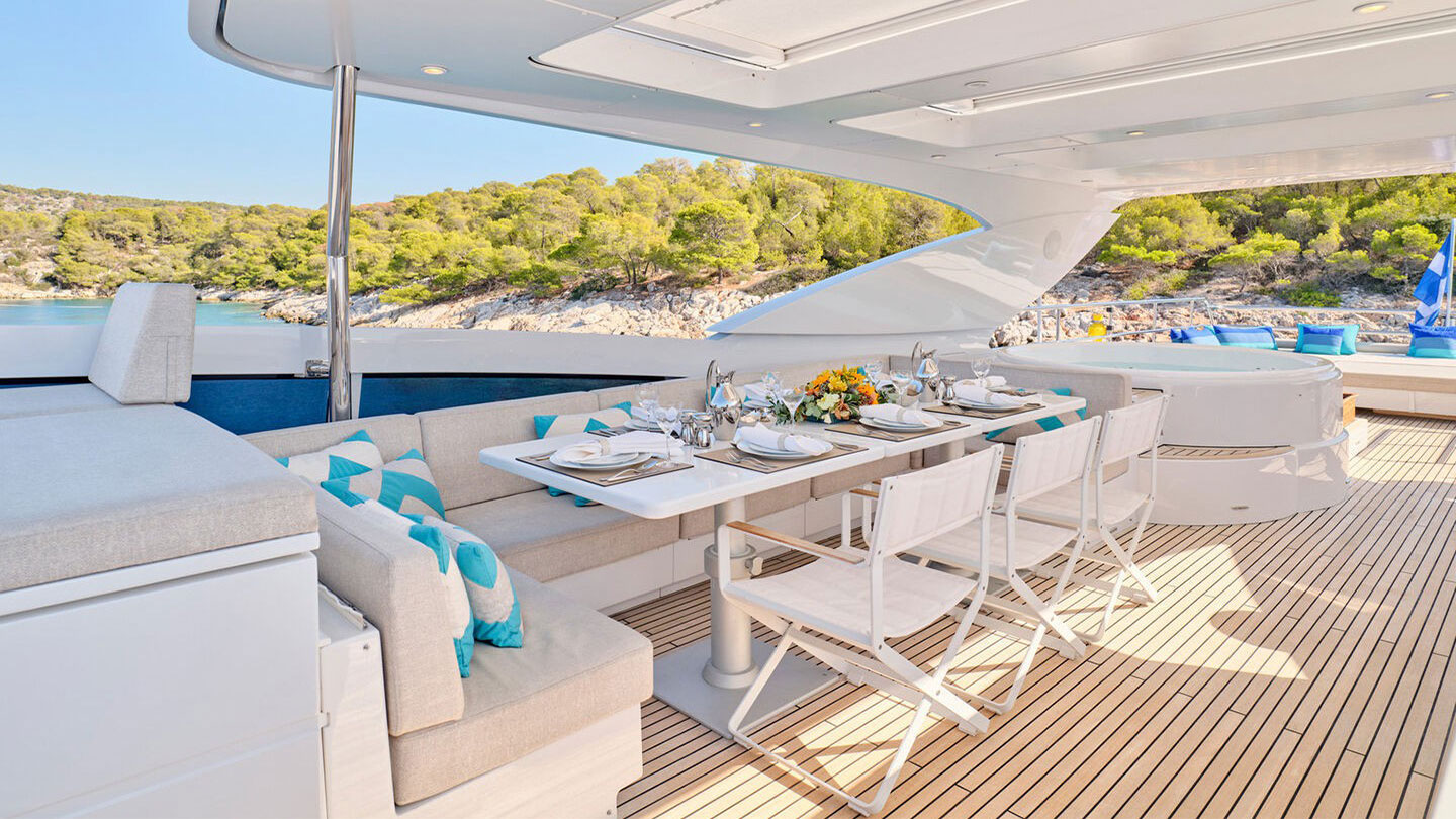 2009 Couach Yachts Hakuna Matata for charter (photo 17)