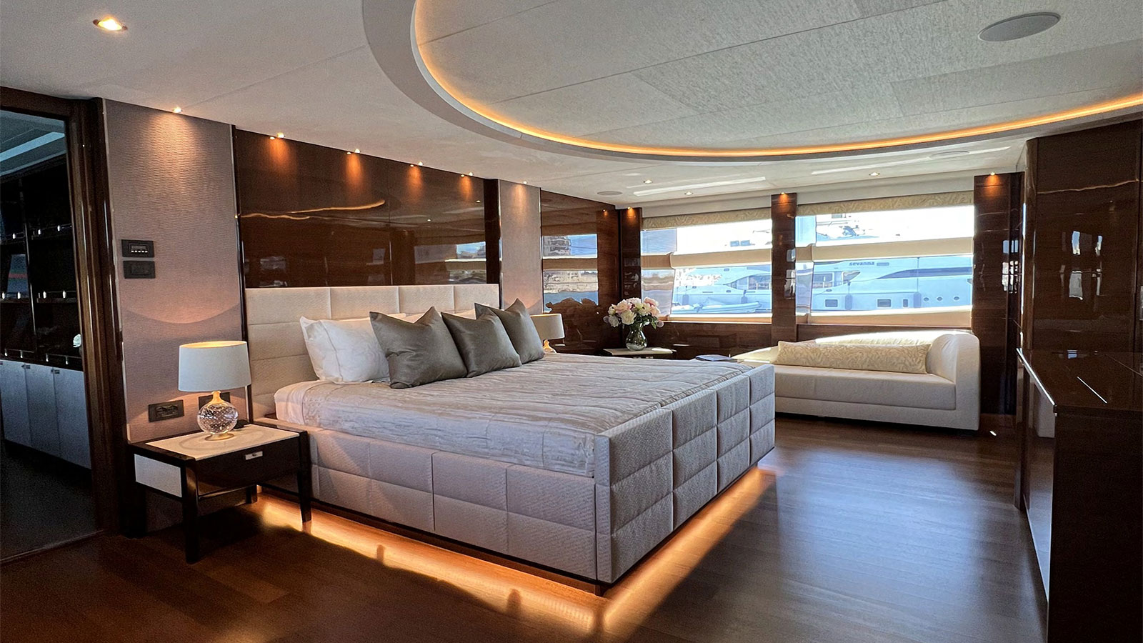 2016 Princess 40M te huur (photo 8)