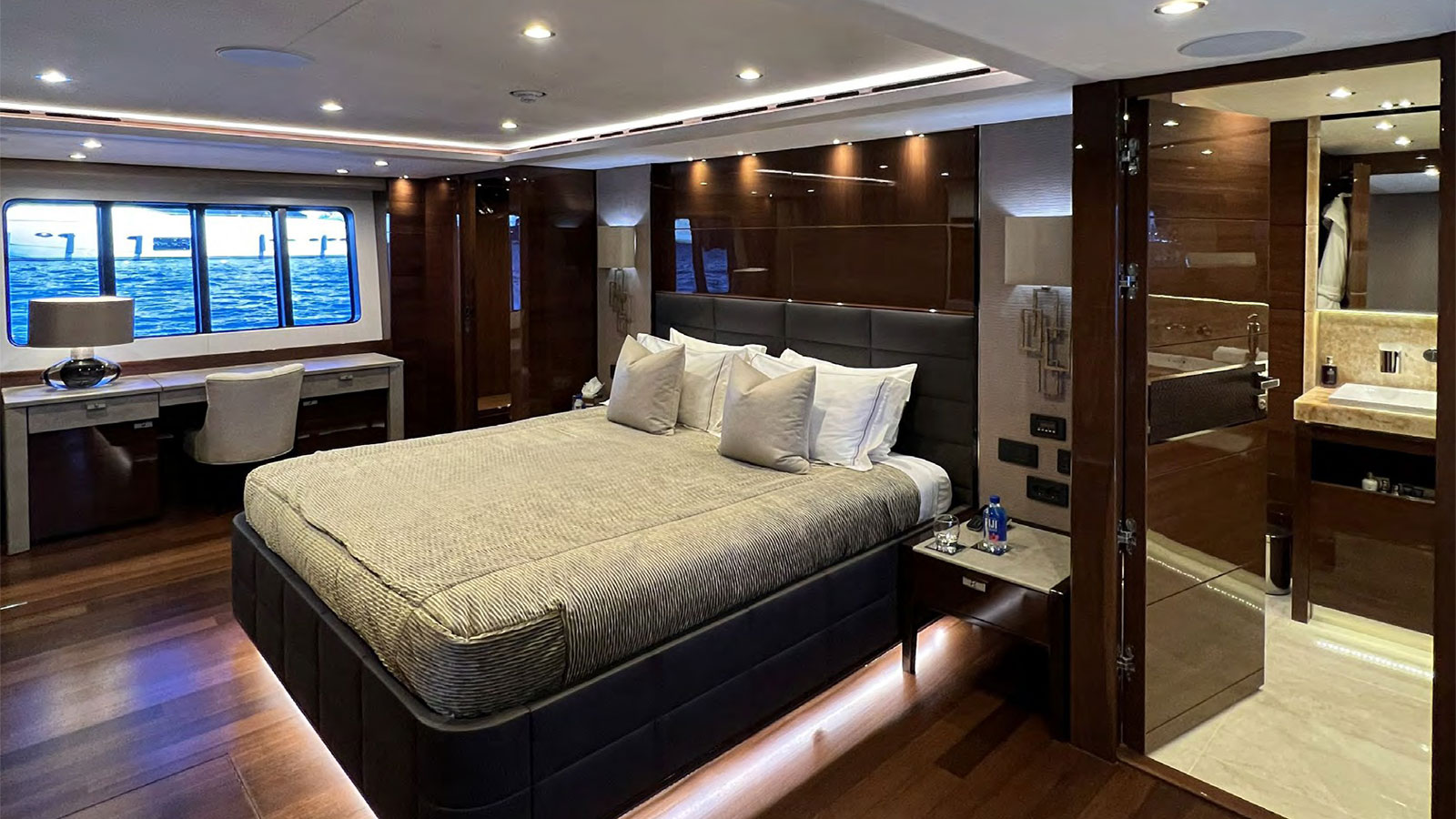 2016 Princess 40M te huur (photo 9)