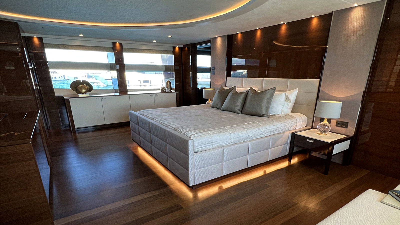 2016 Princess 40M te huur (photo 10)