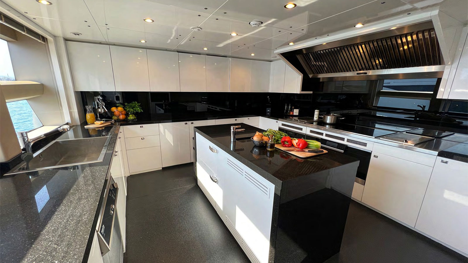 2016 Princess 40M te huur (photo 13)