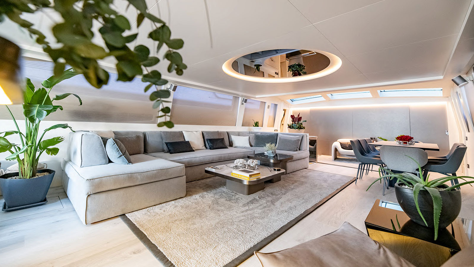 2009 Tecnomar Eva for charter (photo 2)