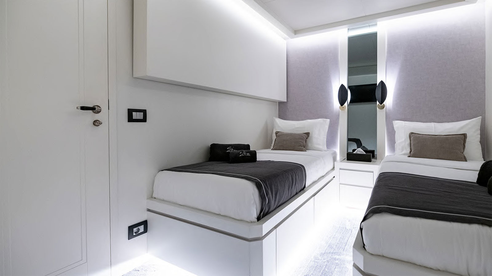 2009 Tecnomar Eva for charter (photo 9)