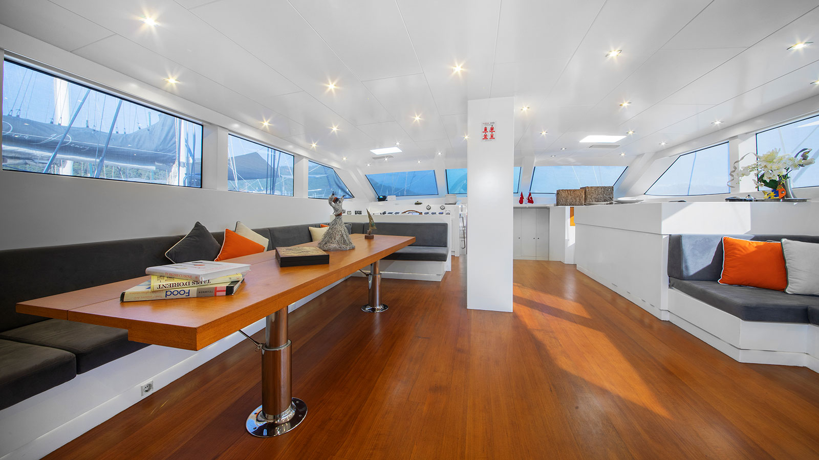 2010 Valena Yachting Ubi Bene na czarter (photo 3)