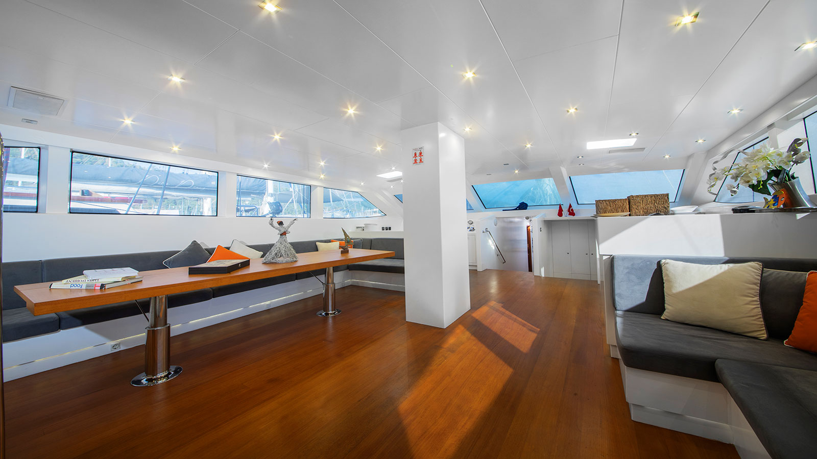 2010 Valena Yachting Ubi Bene na czarter (photo 4)