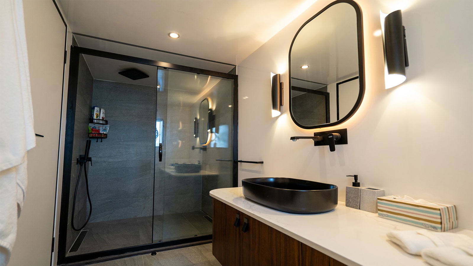 2024 Custom Built De Love te huur (photo 23)
