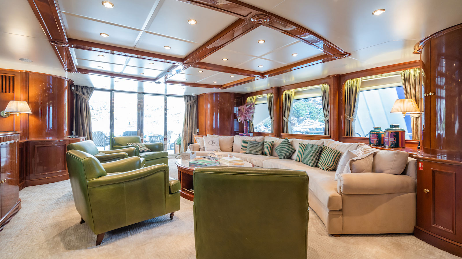 1999 Benetti Amadea te huur (photo 2)