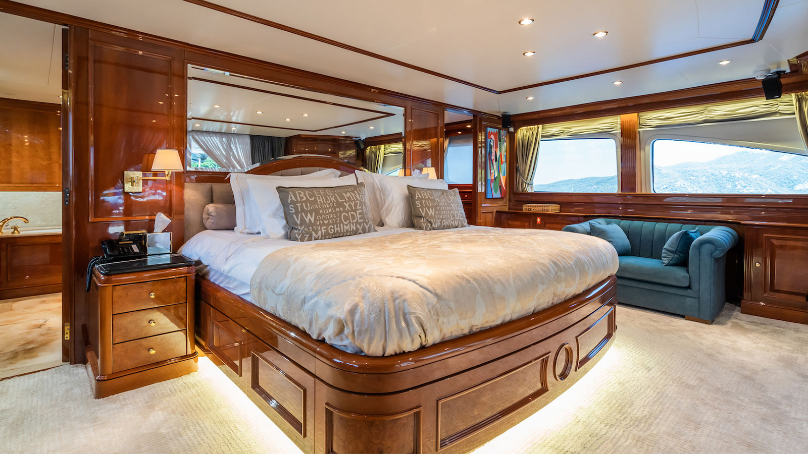 1999 Benetti Amadea te huur (photo 7)