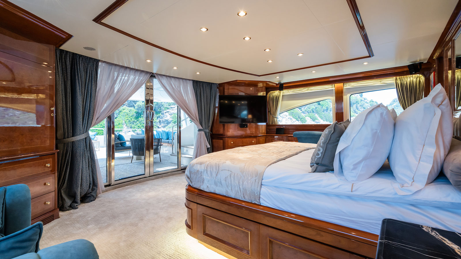 1999 Benetti Amadea te huur (photo 9)
