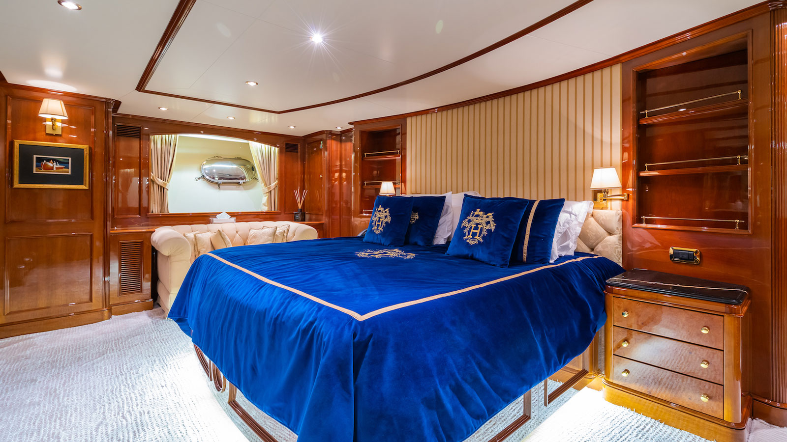 1999 Benetti Amadea te huur (photo 11)