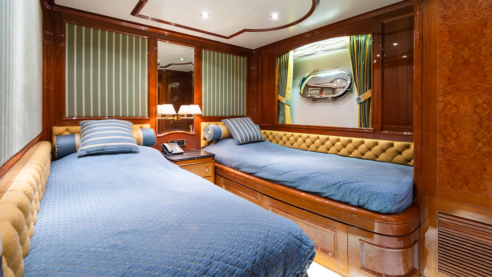 1999 Benetti Amadea te huur (photo 12)